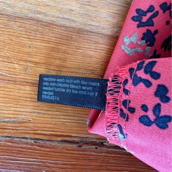 The Limited shiny red sleeveless top, size M - Picture 5 of 6